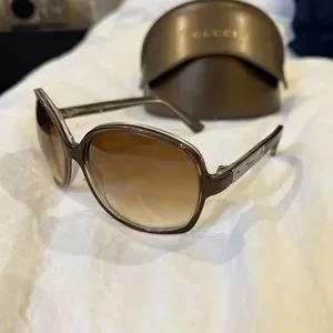 Gucci | Accessories | Barely Worn Gucci Glasses | Poshmark display picture 2